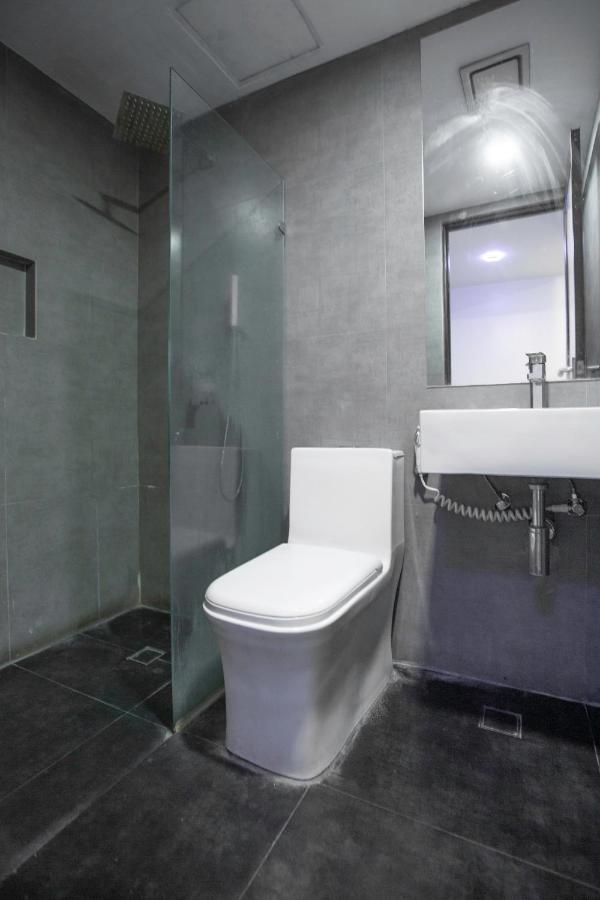 Oyo 666 Mc Hotel Fairview Quezon City Exterior foto