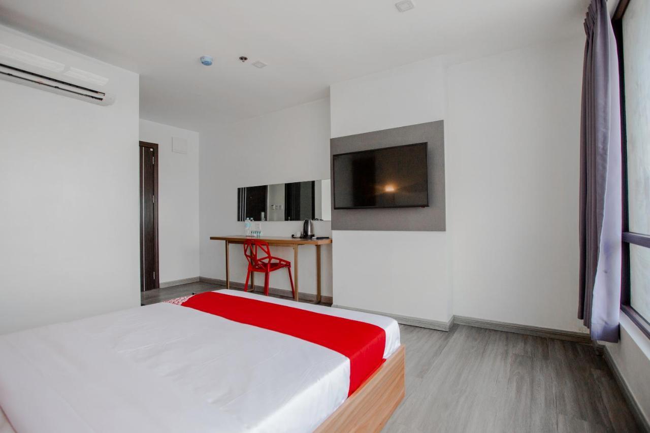 Oyo 666 Mc Hotel Fairview Quezon City Exterior foto