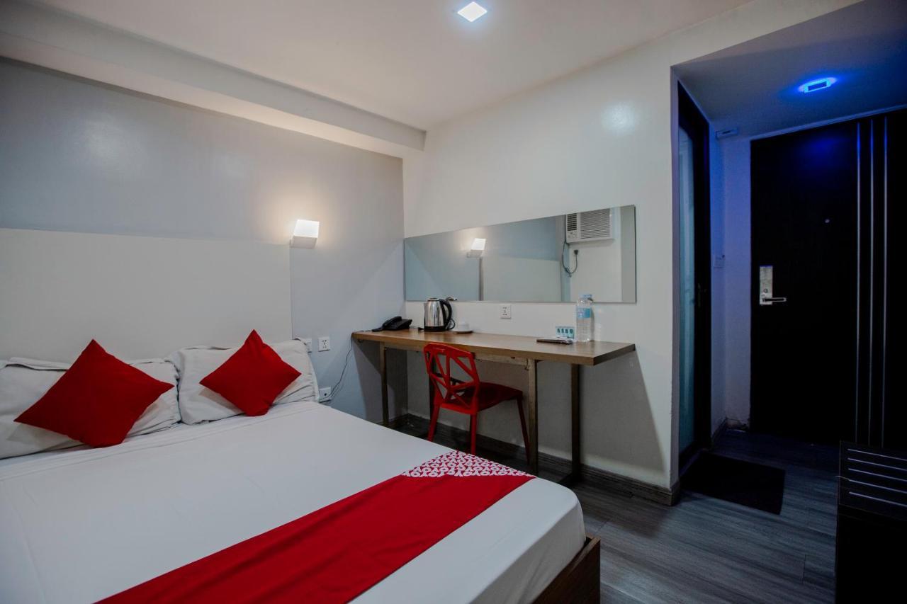 Oyo 666 Mc Hotel Fairview Quezon City Exterior foto