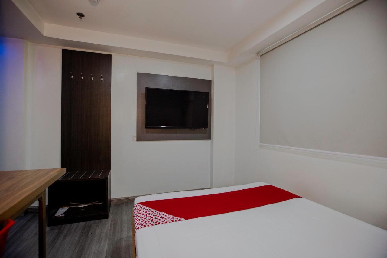 Oyo 666 Mc Hotel Fairview Quezon City Exterior foto