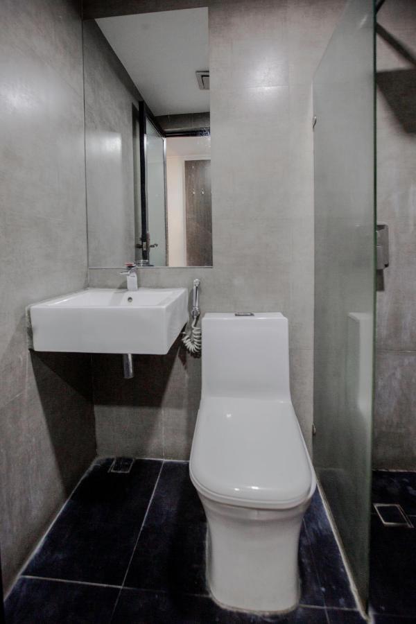 Oyo 666 Mc Hotel Fairview Quezon City Exterior foto